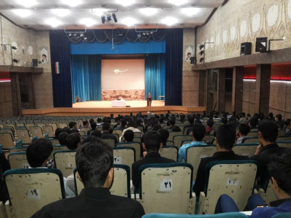 با حضور معاون آموزش متوسطه اداره کل آموزش و پرورش یزد برگزار شد:

کارگاه آموزشی تبیین سند تحول بنیادین آموزش و پرورش
 3