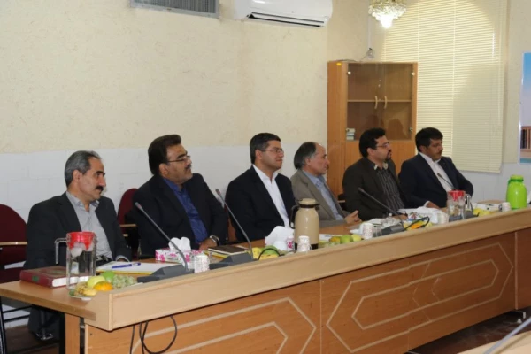 به میزبانی پردیس شهیدان پاک نژاد یزد برگزار شد:

جلسه شورای روسای پردیس ها و مراکز آموزش عالی منطقه 7 کشوری دانشگاه فرهنگیان
 7