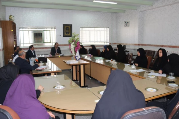 در پردیس فاطمه الزهرا(س) برگزار شد:

نشست صمیمانه مدیر استانی دانشگاه با کارکنان پردیس خواهران
 3