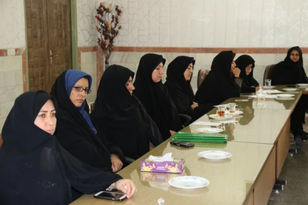 در پردیس فاطمه الزهرا(س) برگزار شد:

نشست صمیمانه مدیر استانی دانشگاه با کارکنان پردیس خواهران
 7