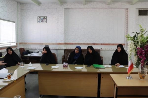 در پردیس فاطمه الزهرا(س) برگزار شد:

نشست صمیمانه مدیر استانی دانشگاه با کارکنان پردیس خواهران
 10