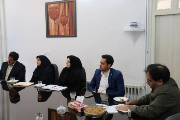 در راستای اجرایی کردن تفاهم نامه بین دانشگاه فرهنگیان و کانون پرورش فکری :
نشست مسئولان دانشگاه فرهنگیان استان یزد با کانون پرورش فکری کودکان و نوجوانان 
 7