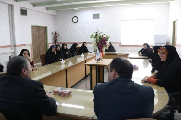 در حاشیه برگزاری اولین جشنواره کشوری نوآوری های علمی و پژوهشی:

بازدید دکتر مهرمحمدی از پردیس فاطمه الزهرا(س) یزد 6