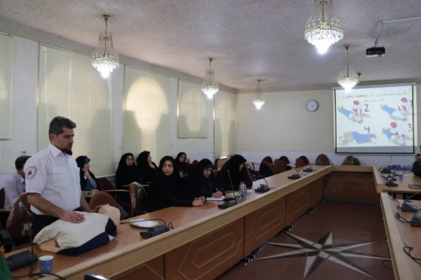 با حضور کارکنان و اساتید پردیس های استانی دانشگاه برگزار شد:

دوره بالندگی «کمک های اولیه، امداد و نجات» 12