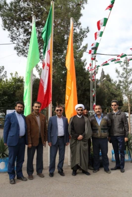 در پردیس شهیدان پاک نژاد یزد برگزار شد:

 مراسم بزرگداشت روز 12 بهمن با افراشتن پرچم مقدس جمهوری اسلامی ایران 7