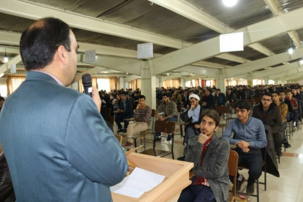 در پردیس شهیدان پاک نژاد یزد برگزار شد:

 مراسم بزرگداشت روز 12 بهمن با افراشتن پرچم مقدس جمهوری اسلامی ایران 12