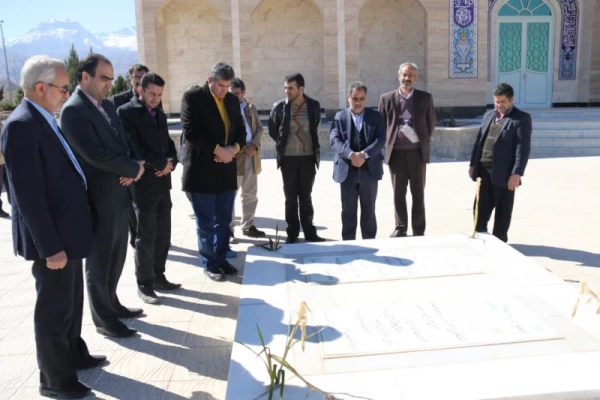 به مناسبت ایام الله دهه فجر برگزار گردید:

غبار روبی شهدای گمنام دانشگاه ازاد اسلامی واحد مهریز 
 2