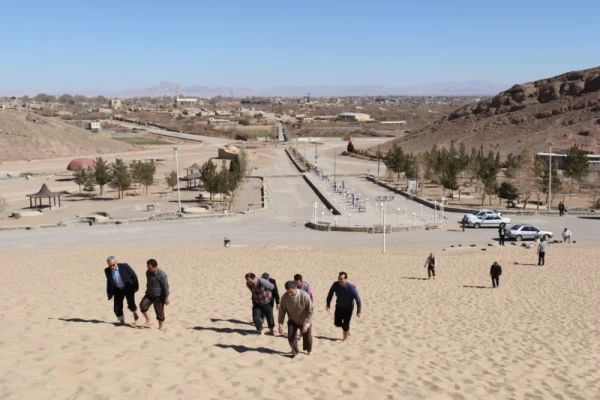 با هدف شناخت و آشنایی با جاذبه های تاریخی، فرهنگی، گردشگری استان :

بازدید کارکنان دانشگاه فرهنگیان یزد از اماکن گردشگری و تاریخی استان یزد 22