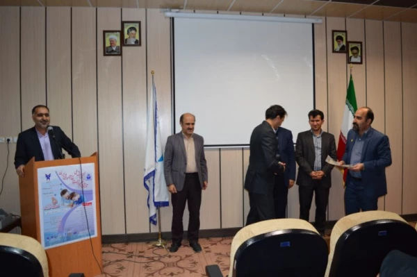 در نخستین هماش ملی تازه  های تعلیم و تربیت در نظام آموزشی ایران:

تقدیر از مسئول روابط عمومی دانشگاه فرهنگیان یزد به عنوان سخنران برتر همایش
 2