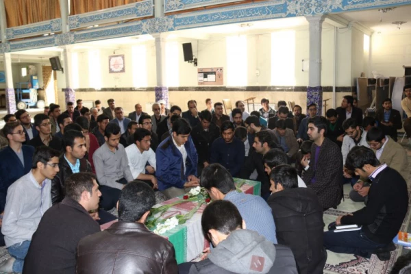 در ایام شهادت حضرت زهرا(س) :

عطر شهادت در فضای دانشگاه فرهنگیان یزد پیچید.
 3