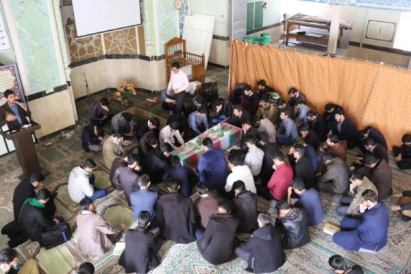 در ایام شهادت حضرت زهرا(س) :

عطر شهادت در فضای دانشگاه فرهنگیان یزد پیچید.
 4