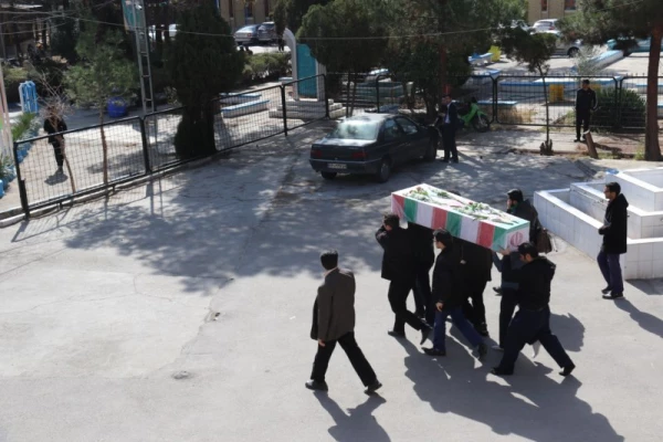 در ایام شهادت حضرت زهرا(س) :

عطر شهادت در فضای دانشگاه فرهنگیان یزد پیچید.
 8