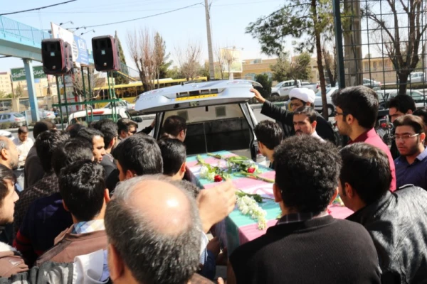 در ایام شهادت حضرت زهرا(س) :

عطر شهادت در فضای دانشگاه فرهنگیان یزد پیچید.
 9