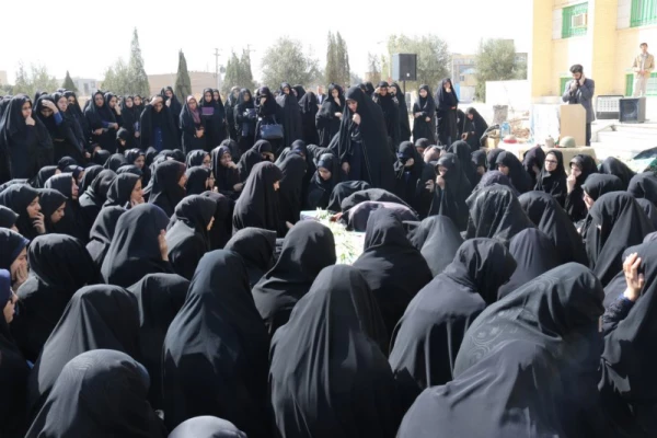 در ایام شهادت حضرت زهرا(س) :

عطر شهادت در فضای دانشگاه فرهنگیان یزد پیچید.
 12