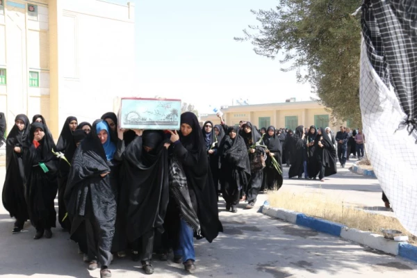 در ایام شهادت حضرت زهرا(س) :

عطر شهادت در فضای دانشگاه فرهنگیان یزد پیچید.
 18