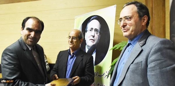 درسیزدهمین اجلاس سراسری مدیران استانی در بوشهر :

 تقدیر از دکتر رضایی، مدیر استانی دانشگاه فرهنگیان یزد، به عنوان مدیر برتر کشوری در سال 95 2