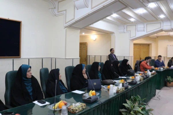 نشست صمیمانه تقدیر از زحمات یک ساله همکاران پردیس های استانی در سال 95  8