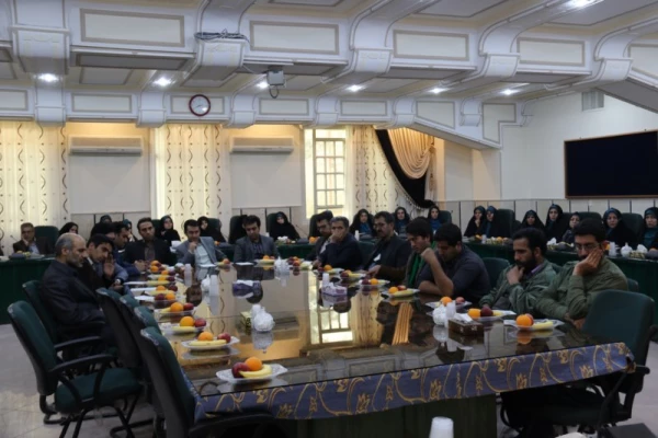 نشست صمیمانه تقدیر از زحمات یک ساله همکاران پردیس های استانی در سال 95  12