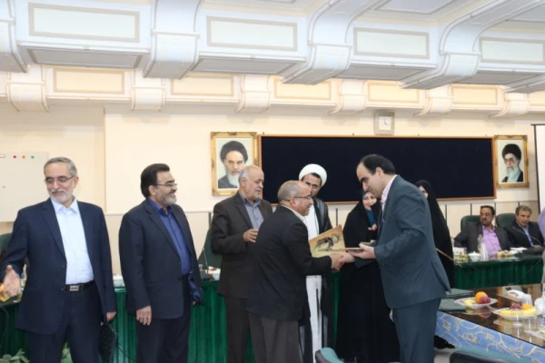 نشست صمیمانه تقدیر از زحمات یک ساله همکاران پردیس های استانی در سال 95  20