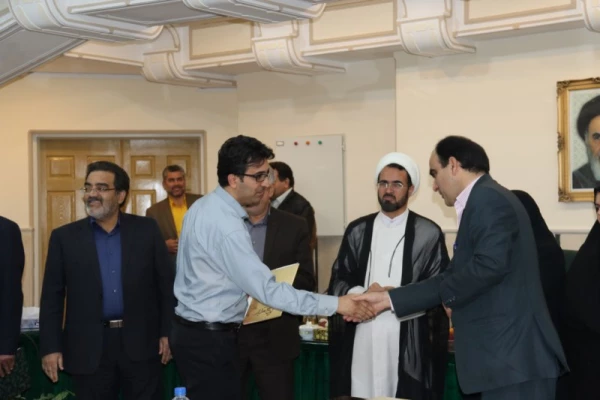 نشست صمیمانه تقدیر از زحمات یک ساله همکاران پردیس های استانی در سال 95  22