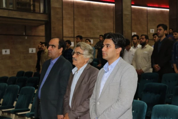 در پردیس شهیدان پاک نژاد یزد برگزار شد:

کارگاه آموزشی « یزدشناسی و قابلیت های گردشگری یزد »  3