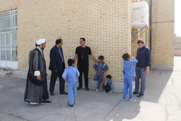 به مناسبت هفته بزرگداشت مقام شامخ معلم :

دیدار صمیمانه مسئولان دانشگاه فرهنگیان یزد با دانش آموختگان دانشگاه در مدارس استان
 4