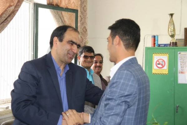 به مناسبت هفته بزرگداشت مقام شامخ معلم :

دیدار صمیمانه مسئولان دانشگاه فرهنگیان یزد با دانش آموختگان دانشگاه در مدارس استان
 22