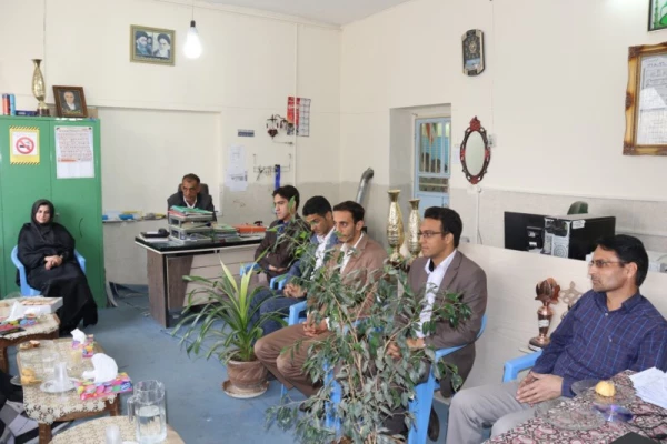 به مناسبت هفته بزرگداشت مقام شامخ معلم :

دیدار صمیمانه مسئولان دانشگاه فرهنگیان یزد با دانش آموختگان دانشگاه در مدارس استان
 25