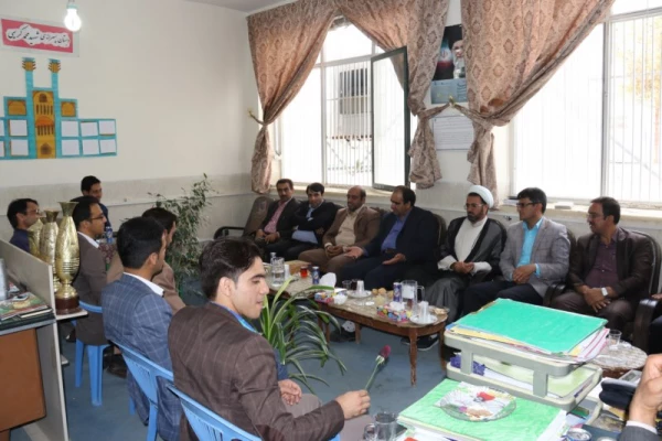 به مناسبت هفته بزرگداشت مقام شامخ معلم :

دیدار صمیمانه مسئولان دانشگاه فرهنگیان یزد با دانش آموختگان دانشگاه در مدارس استان
 26