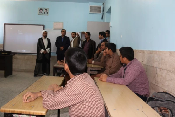 به مناسبت هفته بزرگداشت مقام شامخ معلم :

دیدار صمیمانه مسئولان دانشگاه فرهنگیان یزد با دانش آموختگان دانشگاه در مدارس استان
 20