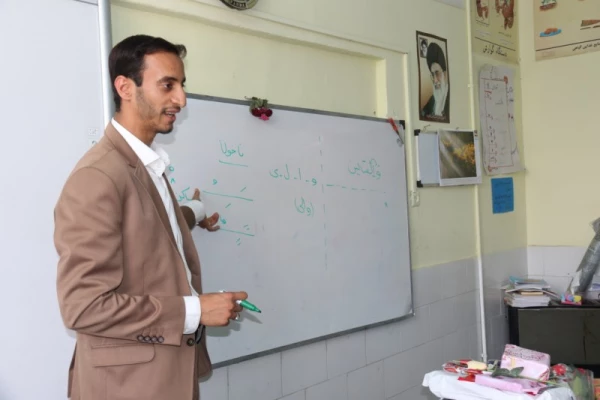 به مناسبت هفته بزرگداشت مقام شامخ معلم :

دیدار صمیمانه مسئولان دانشگاه فرهنگیان یزد با دانش آموختگان دانشگاه در مدارس استان
 38