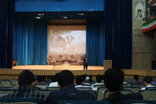 به مناسبت روزجوان در پردیس شهیدان پاک نژاد برگزار شد:

همایش جوانان، ورزش، سلامت و ایمنی
 6