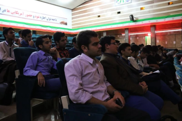 به مناسبت روزجوان در پردیس شهیدان پاک نژاد برگزار شد:

همایش جوانان، ورزش، سلامت و ایمنی
 7