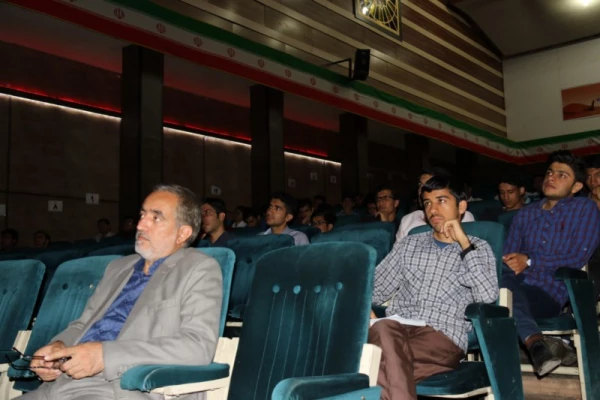 به مناسبت روزجوان در پردیس شهیدان پاک نژاد برگزار شد:

همایش جوانان، ورزش، سلامت و ایمنی
 11