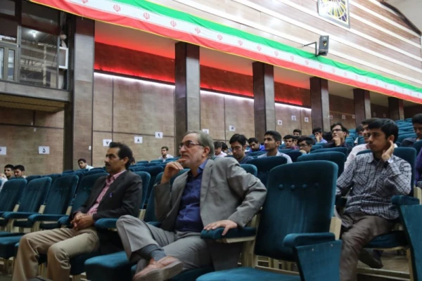 به مناسبت روزجوان در پردیس شهیدان پاک نژاد برگزار شد:

همایش جوانان، ورزش، سلامت و ایمنی
 13