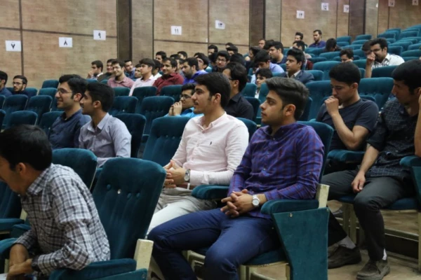 به مناسبت روزجوان در پردیس شهیدان پاک نژاد برگزار شد:

همایش جوانان، ورزش، سلامت و ایمنی
 14