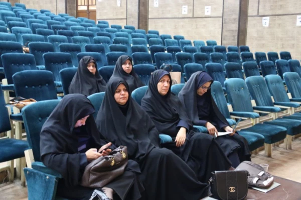 در راستای هماهنگی بین اساتید دانشگاه فرهنگیان یزد:

برگزاری سومین  نشست گروه های آموزشی در سال تحصیلی 96-95 6