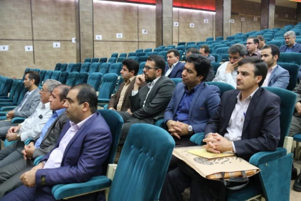 در راستای هماهنگی بین اساتید دانشگاه فرهنگیان یزد:

برگزاری سومین  نشست گروه های آموزشی در سال تحصیلی 96-95 10