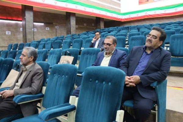 در راستای هماهنگی بین اساتید دانشگاه فرهنگیان یزد:

برگزاری سومین  نشست گروه های آموزشی در سال تحصیلی 96-95 15