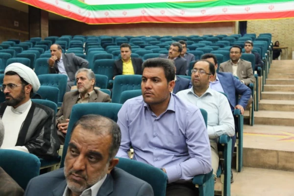 در راستای هماهنگی بین اساتید دانشگاه فرهنگیان یزد:

برگزاری سومین  نشست گروه های آموزشی در سال تحصیلی 96-95 18