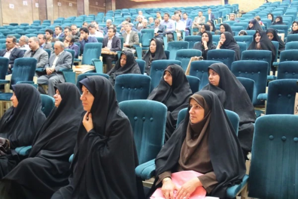 در راستای هماهنگی بین اساتید دانشگاه فرهنگیان یزد:

برگزاری سومین  نشست گروه های آموزشی در سال تحصیلی 96-95 20