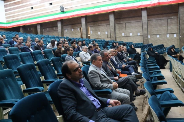 در راستای هماهنگی بین اساتید دانشگاه فرهنگیان یزد:

برگزاری سومین  نشست گروه های آموزشی در سال تحصیلی 96-95 21