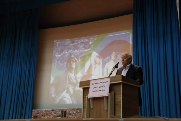 به مناسبت 25 اردیبهشت ماه:

همایش بزرگداشت فردوسی در پردیس شهیدان پاک نژاد یزد برگزار شد
 5