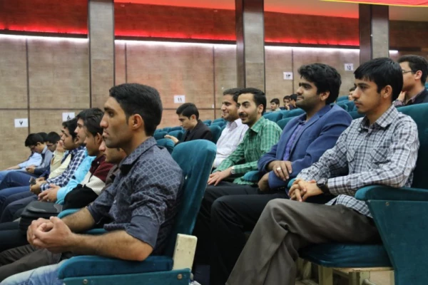 به مناسبت 25 اردیبهشت ماه:

همایش بزرگداشت فردوسی در پردیس شهیدان پاک نژاد یزد برگزار شد
 9