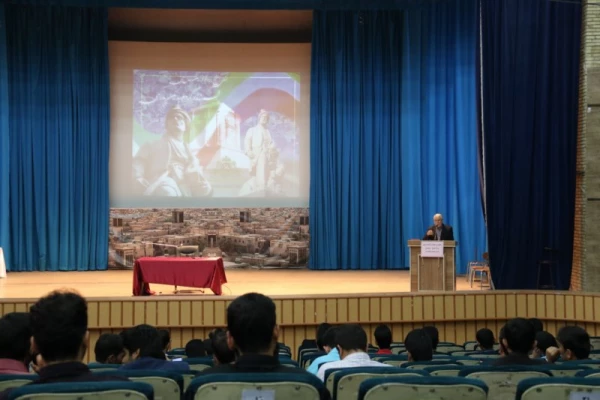 به مناسبت 25 اردیبهشت ماه:

همایش بزرگداشت فردوسی در پردیس شهیدان پاک نژاد یزد برگزار شد
 10