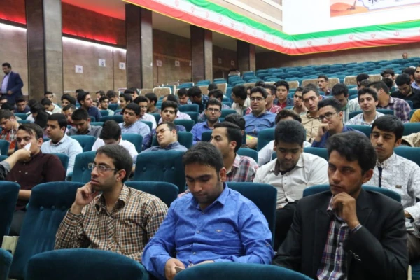 به میزبانی پردیس شهیدان پاک نژاد یزد برگزار شد:

همایش سفیران سلامت دانشجویی
 5