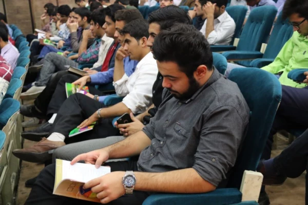 به میزبانی پردیس شهیدان پاک نژاد یزد برگزار شد:

همایش سفیران سلامت دانشجویی
 8