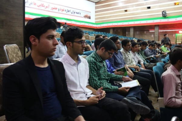 به میزبانی پردیس شهیدان پاک نژاد یزد برگزار شد:

همایش سفیران سلامت دانشجویی
 9