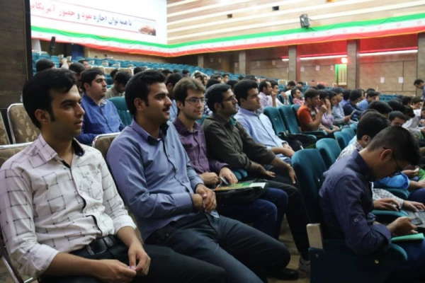 به میزبانی پردیس شهیدان پاک نژاد یزد برگزار شد:

همایش سفیران سلامت دانشجویی
 10