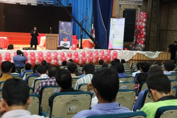 به میزبانی پردیس شهیدان پاک نژاد یزد برگزار شد:

همایش سفیران سلامت دانشجویی
 12